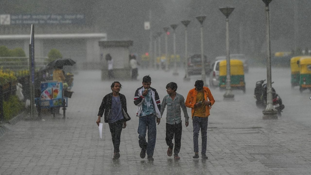 ನಾಳೆಯ ಹವಾಮಾನ: 6 ಜಿಲ್ಲೆಗಳಲ್ಲಿ ಮಳೆ ಸಾಧ್ಯತೆ, ಹೇಗಿರಲಿದೆ ಬೆಂಗಳೂರು ವಾತಾವರಣ?