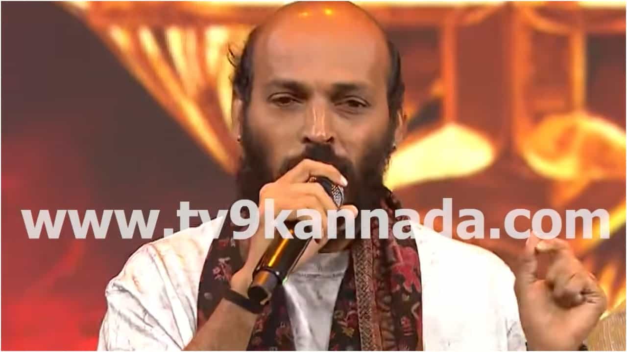 ‘ಸು ಫ್ರಮ್ ಸೋ’ ಯಶಸ್ಸಿನ ಮೂಲವನ್ನು‘45’ ನಿರ್ಮಾಪಕನಿಗೆ ಹಸ್ತಾಂತರಿಸಿದ ರಾಜ್ ಬಿ ಶೆಟ್ಟಿ ‘ಸು ಫ್ರಮ್ ಸೋ’ ಯಶಸ್ಸಿನ ಮೂಲವನ್ನು‘45’ ನಿರ್ಮಾಪಕನಿಗೆ ಹಸ್ತಾಂತರಿಸಿದ ರಾಜ್ ಬಿ ಶೆಟ್ಟಿ