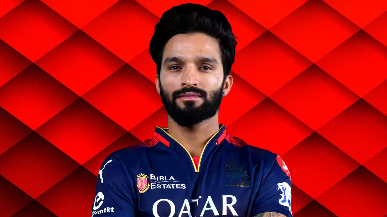 ರಜತ್ ಪಾಟಿದಾರ್: ಆರ್​ಸಿಬಿ ತಂಡದ ನಾಯಕ ರಜತ್ ಪಾಟಿದಾರ್ ಈ ಹಿಂದಿನಂತೆ ನಾಲ್ಕನೇ ಕ್ರಮಾಂಕದಲ್ಲಿ ಮುಂದುವರೆಯಲಿದ್ದಾರೆ. ಪಾಟಿದಾರ್ ಕಳೆದ ಸೀಸನ್​ನಲ್ಲೂ 4ನೇ ಕ್ರಮಾಂಕದಲ್ಲಿ ಬ್ಯಾಟ್ ಮಾಡಿದ್ದರು. ಹೀಗಾಗಿ ಅವರ ಕ್ರಮಾಂಕದಲ್ಲಿ ಬದಲಾವಣೆಯಾಗುವ ಸಾಧ್ಯತೆಯಿಲ್ಲ.