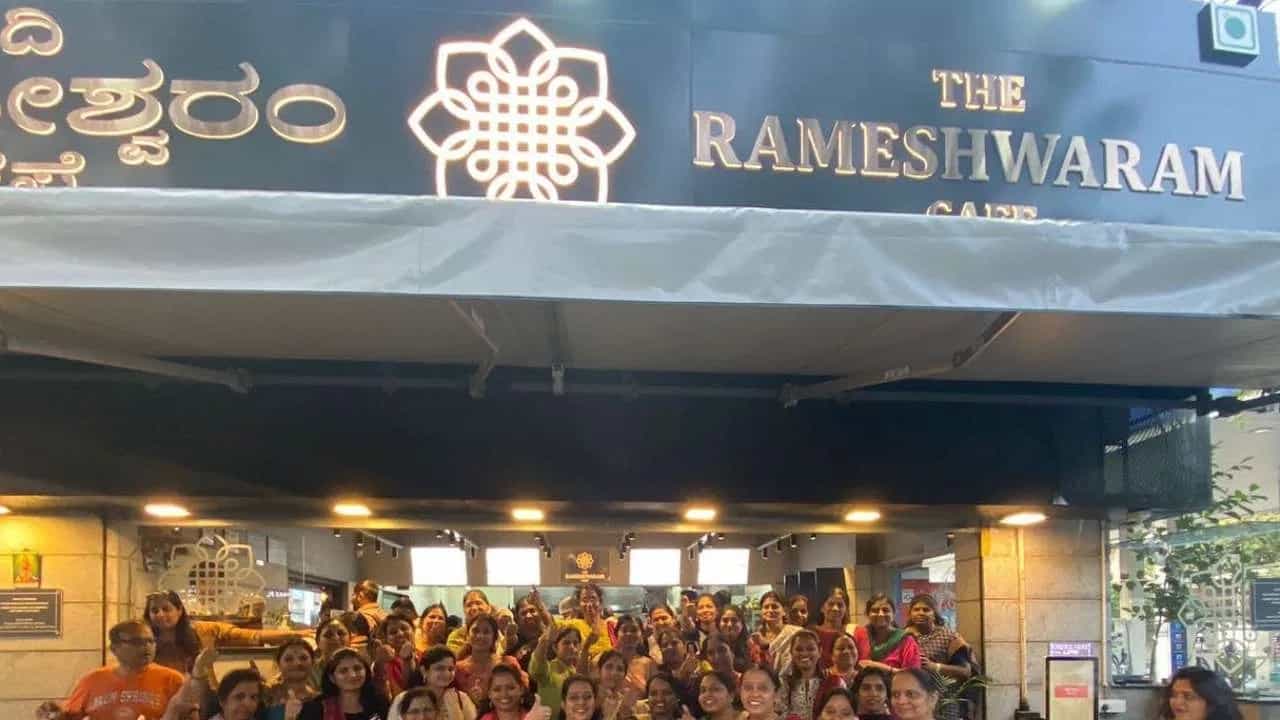 ಹುಳ ಇದ್ದ ಆಹಾರ ಕೊಟ್ಟು ಪ್ರಕರಣ ಮುಚ್ಚಿಹಾಕಲೆತ್ನಿಸಿದ್ದ ರಾಮೇಶ್ವರಂ ಕೆಫೆ ವಿರುದ್ಧ ಎಫ್ಐಆರ್ ಹುಳ ಇದ್ದ ಆಹಾರ ಕೊಟ್ಟು ಪ್ರಕರಣ ಮುಚ್ಚಿಹಾಕಲೆತ್ನಿಸಿದ್ದ ರಾಮೇಶ್ವರಂ ಕೆಫೆ ವಿರುದ್ಧ ಎಫ್ಐಆರ್