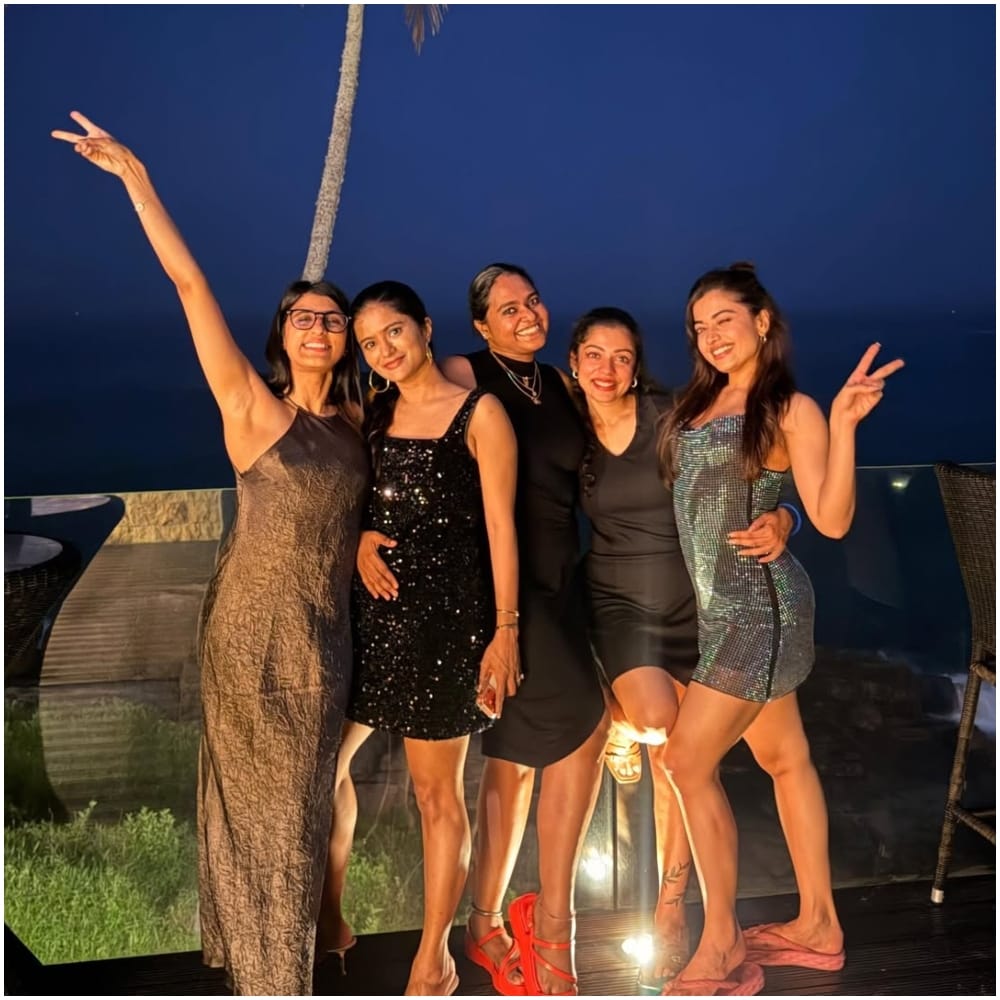 ಶ್ರೀಲಂಕಾದ ಬೀಚುಗಳಲ್ಲಿ ಸುತ್ತಾಡಿದ್ದಾರೆ. ಐಶಾರಾಮಿ ರೆಸಾರ್ಟ್ಗಳಲ್ಲಿ ಉಳಿದುಕೊಂಡು ಪಾರ್ಟಿ ಮಾಡಿದ್ದಾರೆ. ಸಾಕಷ್ಟು ಟ್ರಾವೆಲ್ ಮಾಡಿದ್ದಾರೆ. ಒಟ್ಟಾರೆ ಗೆಳತಿಯರೊಟ್ಟಿಗೆ ಮಜಾ ಮಾಡಿದ್ದಾರೆ ರಶ್ಮಿಕಾ ಮಂದಣ್ಣ.