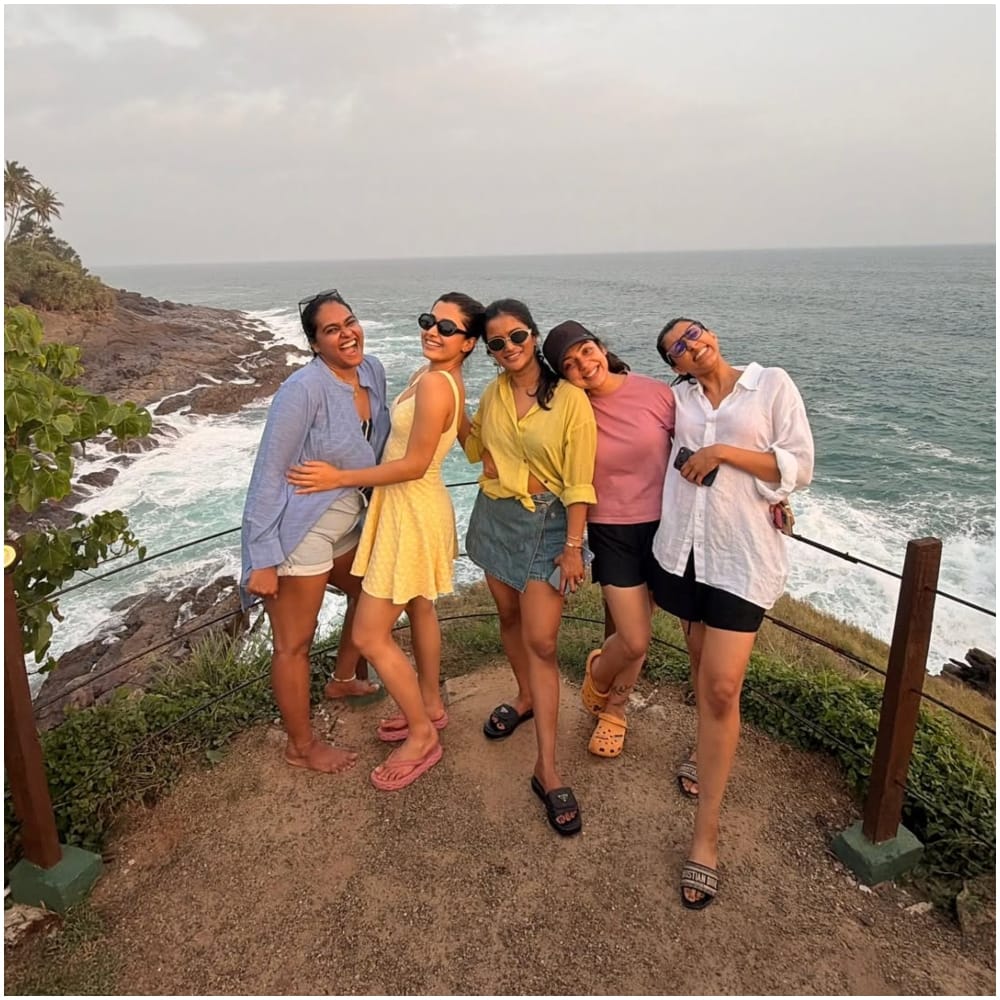 ರಶ್ಮಿಕಾ ಮತ್ತು ವಿಜಯ್ ದೇವರಕೊಂಡ ಪ್ರಸ್ತುತ ಕೆಲವು ಸಿನಿಮಾಗಳಲ್ಲಿ ತಮ್ಮನ್ನು ತೊಡಗಿಸಿಕೊಂಡಿದ್ದು, ಶೂಟಿಂಗ್ ಮುಗಿದ ಕೂಡಲೇ ಮದುವೆ ಕಾರ್ಯಕ್ರಮದ ಕಡೆಗೆ ಗಮನ ಹರಿಸಲಿದ್ದಾರೆ.