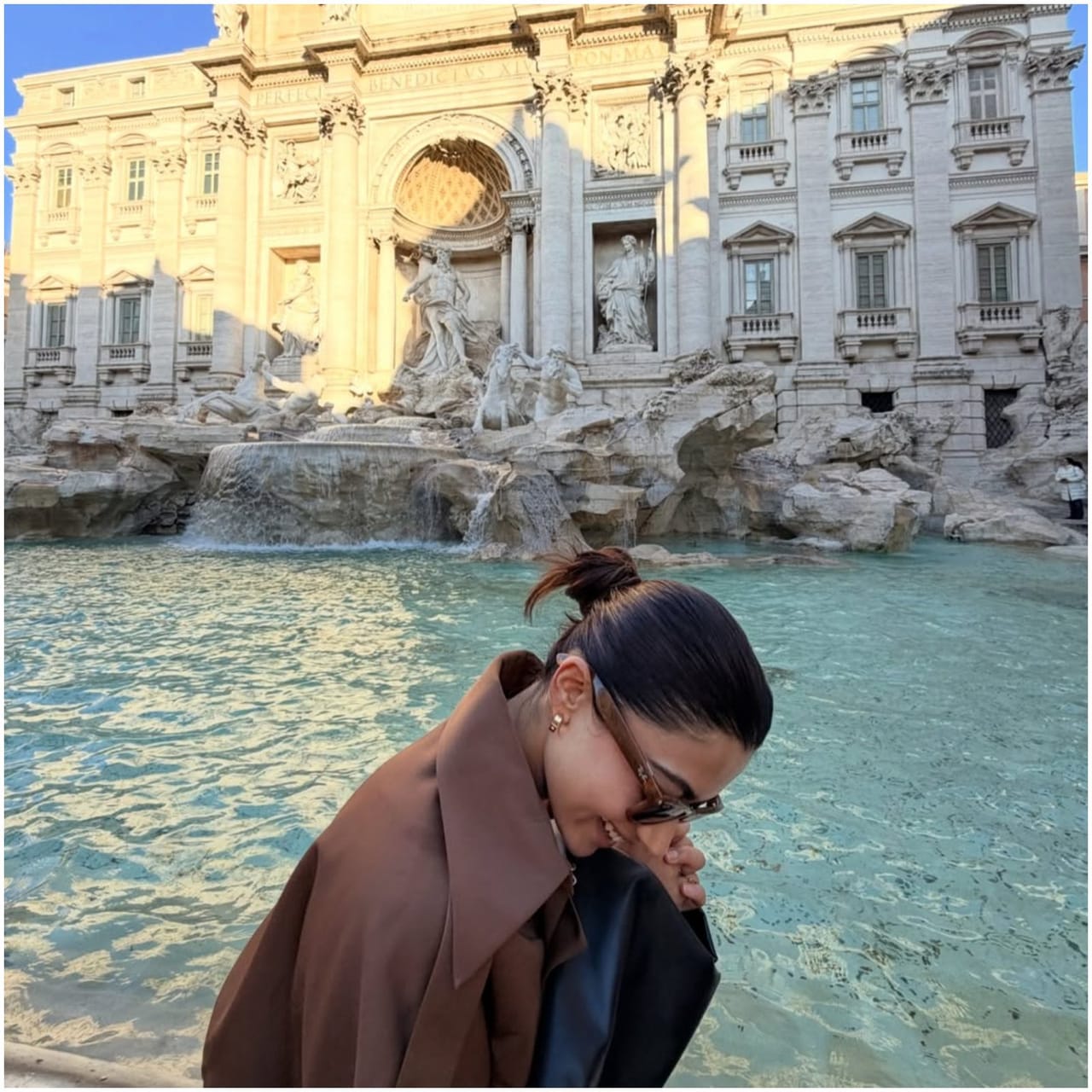 ರಶ್ಮಿಕಾ ಮಂದಣ್ಣ ಅವರು ಸದ್ಯ ರೋಮ್​​ನಲ್ಲಿ ಇದ್ದಾರೆ. ಅಲ್ಲಿ ಅವರು ಗೆಳೆಯರ ಜೊತೆ ಸುತ್ತಾಡುತ್ತಿದ್ದಾರೆ. ಈ ಸಂದರ್ಭದ ಫೋಟೋಗಳನ್ನು ಅವರು ಸೋಶಿಯಲ್ ಮೀಡಿಯಾದಲ್ಲಿ ಹಂಚಿಕೊಂಡಿದ್ದಾರೆ. ಇದಕ್ಕೆ ಫ್ಯಾನ್ಸ್ ನಾನಾ ರೀತಿಯಲ್ಲಿ ಕಮೆಂಟ್ ಮಾಡಿದ್ದಾರೆ. 