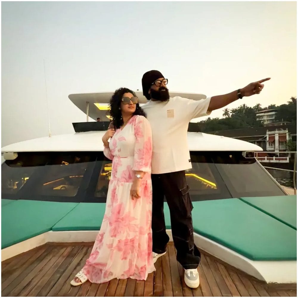 ಪ್ರಗತಿ ಶೆಟ್ಟಿ ಅವರು ರಿಷಬ್ ಅವರ ಪ್ರತಿ ಹಂತವನ್ನು ಬೆಂಬಲಿಸುತ್ತಾ ಬರುತ್ತಿದ್ದಾರೆ. ಅವರು ಈಗ ಕಾಸ್ಟ್ಯೂಮ್ ಡಿಸೈನರ್ ಆಗಿದ್ದಾರೆ. ‘ಕಾಂತಾರ: ಚಾಪ್ಟರ್ 1’ ಚಿತ್ರಕ್ಕೆ ಅವರೇ ವಸ್ತ್ರ ವಿನ್ಯಾಸ ಮಾಡಿದ್ದರು. ಇದಕ್ಕೆ ಸಾಕಷ್ಟು ಮೆಚ್ಚುಗೆ ಸಿಕ್ಕಿದೆ.