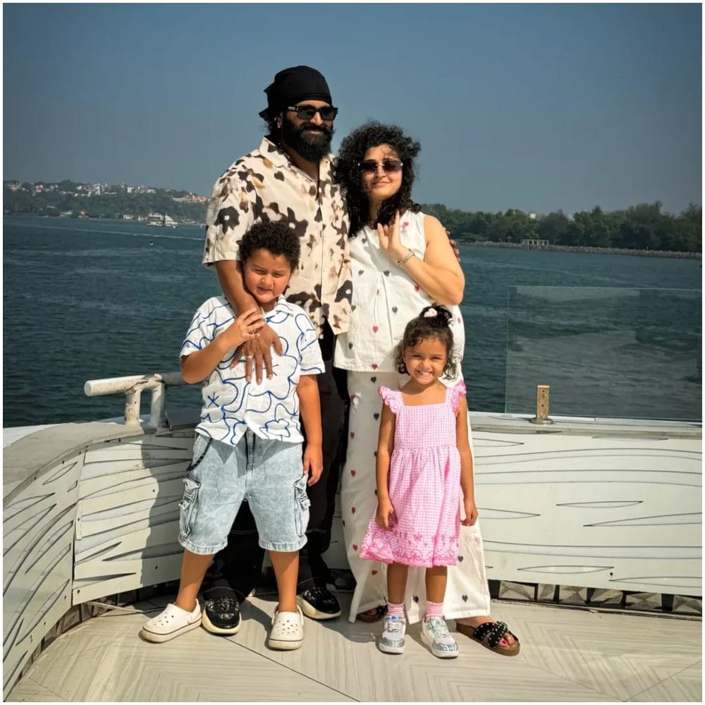 ಹೊಸ ವರ್ಷದ ಸಂದರ್ಭದಲ್ಲಿ ಎಲ್ಲರೂ ಗೋವಾಗೆ ತೆರಳಲು ಇಷ್ಟಪಡುತ್ತಾರೆ. ಅಲ್ಲಿ ಅದ್ದೂರಿಯಾಗಿ ಹೊಸ ವರ್ಷ ಆಚರಿಸುತ್ತಾರೆ. ಸೆಲೆಬ್ರಿಟಿಗಳು ಕೂಡ ಇದಕ್ಕೆ ಹೊರತಾಗಿಲ್ಲ. ರಿಷಬ್ ಅವರು ವರ್ಷಾಂತ್ಯದ ಸಂದರ್ಭದಲ್ಲಿ ಗೋವಾದಲ್ಲೇ ಇದ್ದರು.