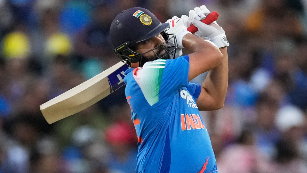 ಈ ಮೂಲಕ ರೋಹಿತ್ ಶರ್ಮಾ ಭಾರತ ಪರ 20,000 ಕ್ಕೂ ಹೆಚ್ಚು ರನ್‌ಗಳನ್ನು ಗಳಿಸಿದ ನಾಲ್ಕನೇ ಆಟಗಾರ ಎನಿಸಿಕೊಂಡಿದ್ದಾರೆ. ರೋಹಿತ್​ಗೂ ಮೊದಲು, ಸಚಿನ್ ತೆಂಡೂಲ್ಕರ್, ವಿರಾಟ್ ಕೊಹ್ಲಿ ಮತ್ತು ರಾಹುಲ್ ದ್ರಾವಿಡ್ ಅಂತರರಾಷ್ಟ್ರೀಯ ಕ್ರಿಕೆಟ್‌ನಲ್ಲಿ 20,000 ರನ್‌ಗಳ ಗಡಿಯನ್ನು ದಾಟಿದ ಭಾರತೀಯ ಕ್ರಿಕೆಟಿಗರಾಗಿದ್ದರು. ಇದೀಗ ರೋಹಿತ್ ಈ ಮೂವರು ದಿಗ್ಗಜರ ಪಟ್ಟಿಗೆ ಸೇರ್ಪಡೆಯಾಗಿದ್ದಾರೆ.