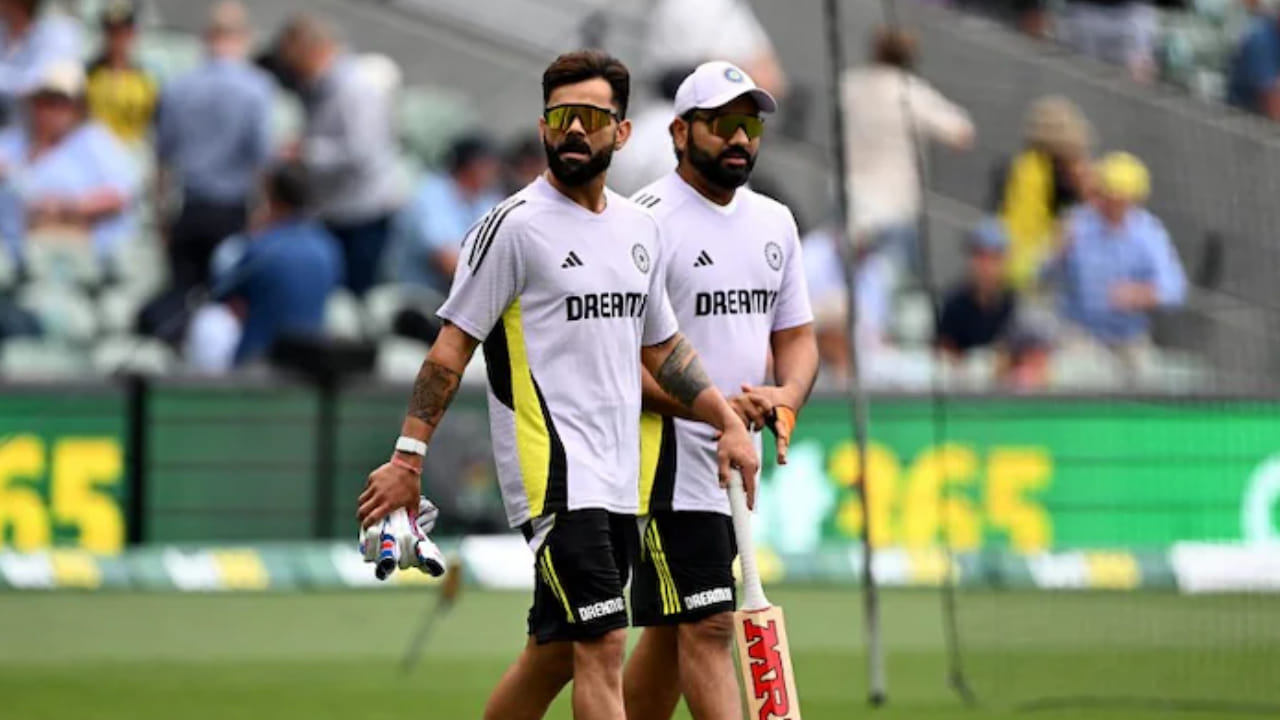 ದೇಶೀಯ ಏಕದಿನ ಪಂದ್ಯಾವಳಿ ವಿಜಯ್ ಹಜಾರೆ ಟ್ರೋಫಿ ಡಿಸೆಂಬರ್ 24 ರಂದು ಪ್ರಾರಂಭವಾಗಲಿದೆ. ಟೀಂ ಇಂಡಿಯಾದ ಮಾಜಿ ನಾಯಕರಾದ ರೋಹಿತ್ ಶರ್ಮಾ ಮತ್ತು ವಿರಾಟ್ ಕೊಹ್ಲಿ ಬಹಳ ವರ್ಷಗಳ ನಂತರ ೀ ಟೂರ್ನಿಯಲ್ಲಿ ಆಡುತ್ತಿರುವುದರಿಂದ ಈ ಪಂದ್ಯಾವಳಿ ಬಗ್ಗೆ ಅಭಿಮಾನಿಗಳು ಕಾದುಕುಳಿತಿದ್ದಾರೆ.