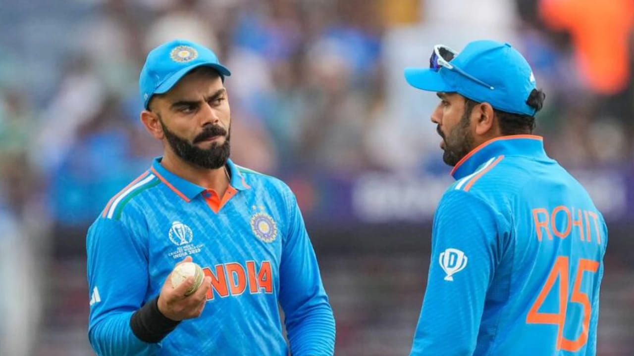 ವರದಿಗಳ ಪ್ರಕಾರ, ಮುಂಬರುವ ದಿನಗಳಲ್ಲಿ ರೋಹಿತ್ ಶರ್ಮಾ ಮತ್ತು ವಿರಾಟ್ ಕೊಹ್ಲಿ ಅವರ ವಾರ್ಷಿಕ ವೇತನ ಕಡಿಮೆಯಾಗುವ ಸಾಧ್ಯತೆ ಇದೆ. ಇವರಿಬ್ಬರಿಗೆ ಮೊದಲಿಗಿಂತ 2 ರೂ. ಕೋಟಿ ಕಡಿಮೆ ವೇತನ ಸಿಗಬಹುದು. ವಾಸ್ತವವಾಗಿ ಡಿಸೆಂಬರ್ 22 ರಂದು ಬಿಸಿಸಿಐ ಅಪೆಕ್ಸ್ ಕೌನ್ಸಿಲ್ನ ವಾರ್ಷಿಕ ಸಾಮಾನ್ಯ ಸಭೆ ನಡೆಯಲಿದ್ದು, ಈ ಸಭೆಯಲ್ಲಿ ಆಟಗಾರರ ಒಪ್ಪಂದಗಳು ಮತ್ತು ದೇಶೀಯ ಕ್ರಿಕೆಟ್ನಲ್ಲಿ ಮಹಿಳಾ ಕ್ರಿಕೆಟಿಗರ ಒಪ್ಪಂದಗಳನ್ನು ಪರಿಷ್ಕರಿಸಲಾಗುವುದು.