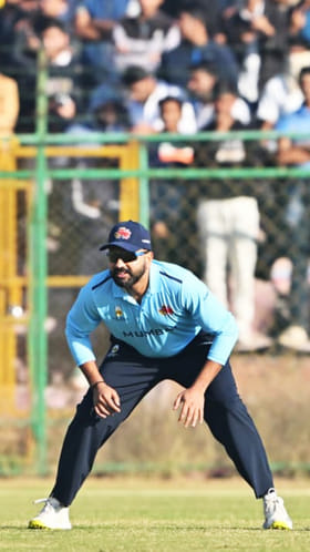 ಮುಂಬೈ ಪರ ಕಣಕ್ಕಿಳಿದ ರೋಹಿತ್ ಶರ್ಮಾ