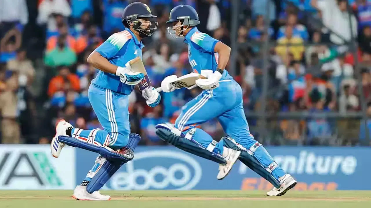 ಭಾರತ ಹಾಗೂ ದಕ್ಷಿಣ ಆಫ್ರಿಕಾ ನಡುವೆ ವಿಶಾಖಪಟ್ಟಣಂನ ಡಾ. ವೈ.ಎಸ್. ರಾಜಶೇಖರ ರೆಡ್ಡಿ ಎಸಿಎ-ವಿಡಿಸಿಎ ಅಂತರರಾಷ್ಟ್ರೀಯ ಕ್ರಿಕೆಟ್ ಕ್ರೀಡಾಂಗಣದಲ್ಲಿ ನಡೆಯುತ್ತಿದೆ. ಈ ಪಂದ್ಯದಲ್ಲಿ ಮೊದಲು ಬ್ಯಾಟಿಂಗ್ ಮಾಡಿದ ದಕ್ಷಿಣ ಆಫ್ರಿಕಾ ತಂಡ ಭಾರತಕ್ಕೆ 271 ರನ್​ಗಳ ಗುರಿ ನೀಡಿದೆ. ಇದೀಗ ಗುರಿ ಬೆನ್ನಟ್ಟಿರುವ ಭಾರತ ಆರಂಭಿಕರು ಉತ್ತಮ ಆರಂಭ ಒದಗಿಸಿಕೊಟ್ಟಿದ್ದಾರೆ.