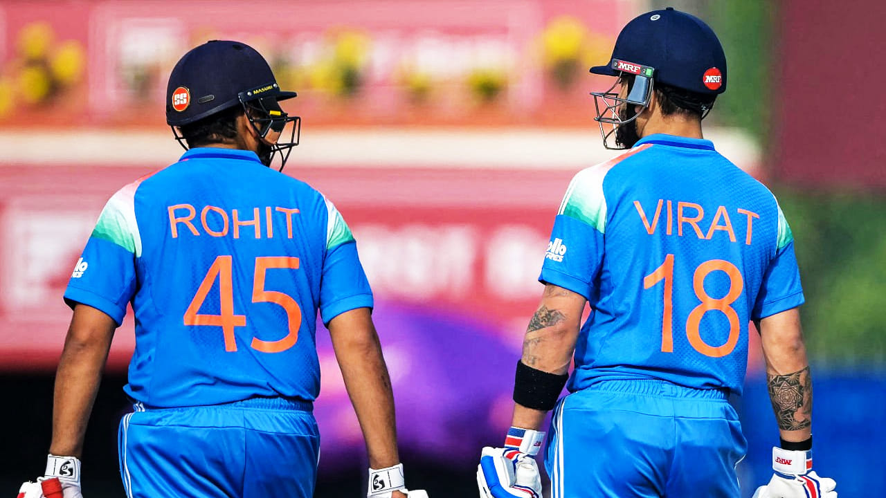 ಸೌತ್ ಆಫ್ರಿಕಾ ವಿರುದ್ಧದ ಏಕದಿನ ಸರಣಿಯಲ್ಲಿ ಭರ್ಜರಿ ಬ್ಯಾಟಿಂಗ್ ಪ್ರದರ್ಶಿಸಿದ್ದ ರೋಹಿತ್ ಶರ್ಮಾ ಅಗ್ರಸ್ಥಾನವನ್ನು ಕಾಯ್ದುಕೊಳ್ಳುವಲ್ಲಿ ಯಶಸ್ವಿಯಾಗಿದ್ದಾರೆ. ಇನ್ನು ಇದೇ ಸರಣಿಯಲ್ಲಿ 2 ಶತಕ ಹಾಗೂ ಒಂದು ಅರ್ಧಶತಕ ಸಿಡಿಸಿ ಮಿಂಚಿದ್ದ ಕಿಂಗ್ ಕೊಹ್ಲಿ 2 ಸ್ಥಾನಗಳನ್ನು ಮೇಲೇರಿದ್ದಾರೆ.