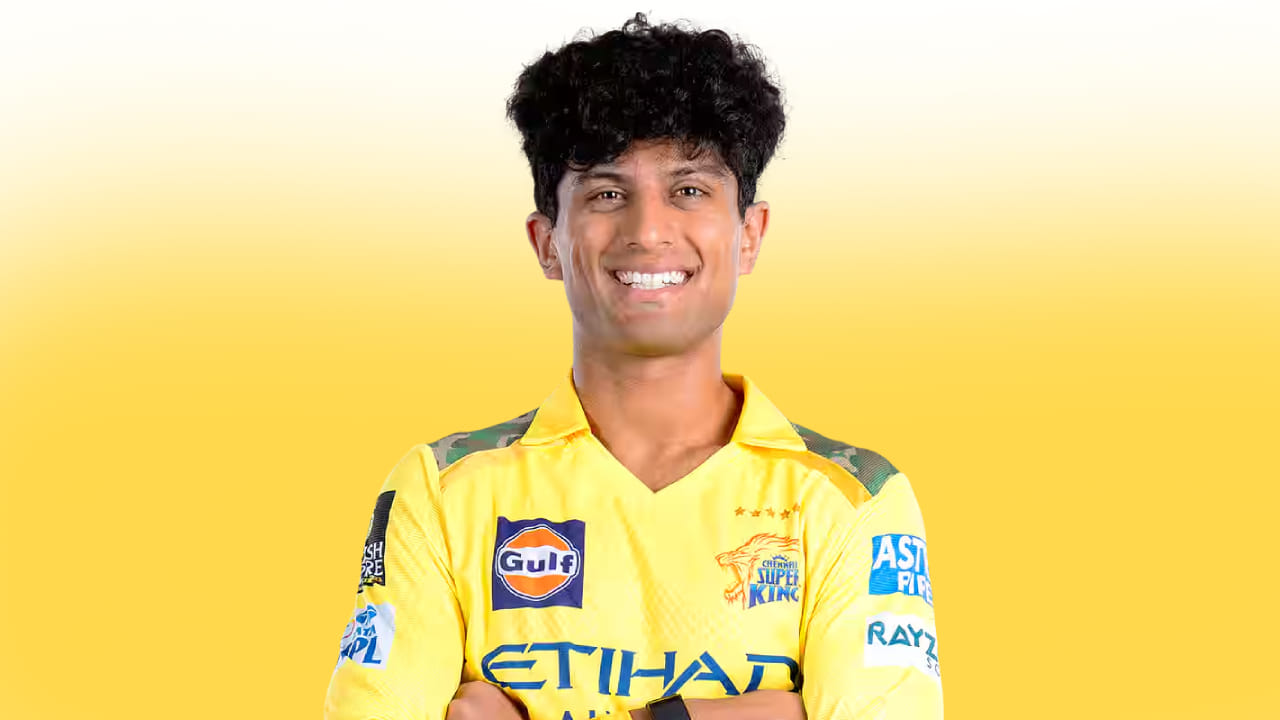 ರಚಿನ್ ರವೀಂದ್ರ: ಐಪಿಎಲ್ 2026 ರಲ್ಲಿ ಚೆನ್ನೈ ಸೂಪರ್ ಕಿಂಗ್ಸ್ ತಂಡದ ಭಾಗವಾಗಿದ್ದ ನ್ಯೂಝಿಲೆಂಡ್​ನ ಯುವ ಆಲ್​​ರೌಂಡರ್ ರಚಿನ್ ರವೀಂದ್ರ ಈ ಬಾರಿ ಹರಾಜಿನಲ್ಲಿದ್ದಾರೆ. 2 ಕೋಟಿ ರೂ. ಮೂಲ ಬೆಲೆ ಘೋಷಿಸಿರುವ ಅವರು ಕೂಡ ಮಾರ್ಕ್ಯೂ ಲಿಸ್ಟ್​​ನಲ್ಲಿ ಸ್ಥಾನ ಪಡೆದಿದ್ದಾರೆ.