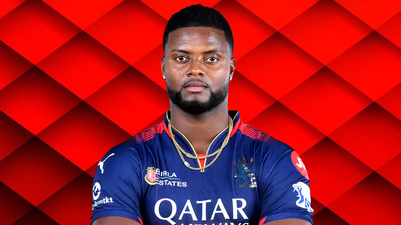 ರೊಮಾರಿಯೊ ಶೆಫರ್ಡ್: ಆರ್​ಸಿಬಿ ತಂಡ ಚಾಂಪಿಯನ್ ಪಟ್ಟಕ್ಕೇರುವಲ್ಲಿ ರೊಮಾರಿಯೊ ಶೆಫರ್ಡ್ ಅವರ ಕೊಡುಗೆ ಕೂಡ ಇದೆ. ಅದರಲ್ಲೂ ಕೆಳ ಕ್ರಮಾಂಕದಲ್ಲಿ ಬಿರುಸಿನ ಬ್ಯಾಟಿಂಗ್​ನೊಂದಿಗೆ ಪಂದ್ಯ ಚಿತ್ರಣ ಬದಲಿಸಬಲ್ಲ ಬ್ಯಾಟರ್ ಅವರು. ಹೀಗಾಗಿ ಅವರನ್ನು ಸಹ ಆಡುವ ಬಳಗದಲ್ಲಿ ಮುಂದುವರೆಸಲಿದ್ದಾರೆ.