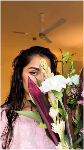 ಹೂಗಳ ಅಂದಕ್ಕೆ ಮರುಳಾದ ರುಕ್ಮಿಣಿ ವಸಂತ್