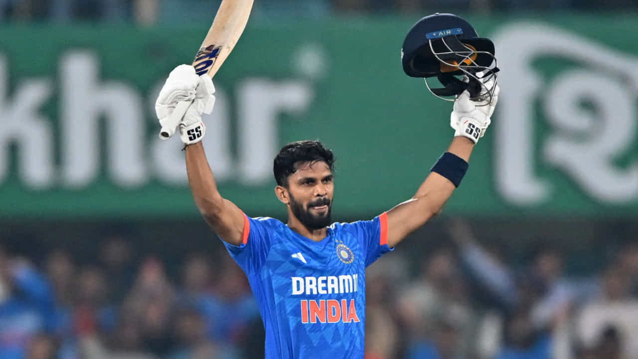 IND vs SA: ರಾಯ್ಪುರದಲ್ಲಿ ಚೊಚ್ಚಲ ಏಕದಿನ ಶತಕ ಸಿಡಿಸಿದ ರುತುರಾಜ್ ಗಾಯಕ್ವಾಡ್ IND vs SA: ರಾಯ್ಪುರದಲ್ಲಿ ಚೊಚ್ಚಲ ಏಕದಿನ ಶತಕ ಸಿಡಿಸಿದ ರುತುರಾಜ್ ಗಾಯಕ್ವಾಡ್