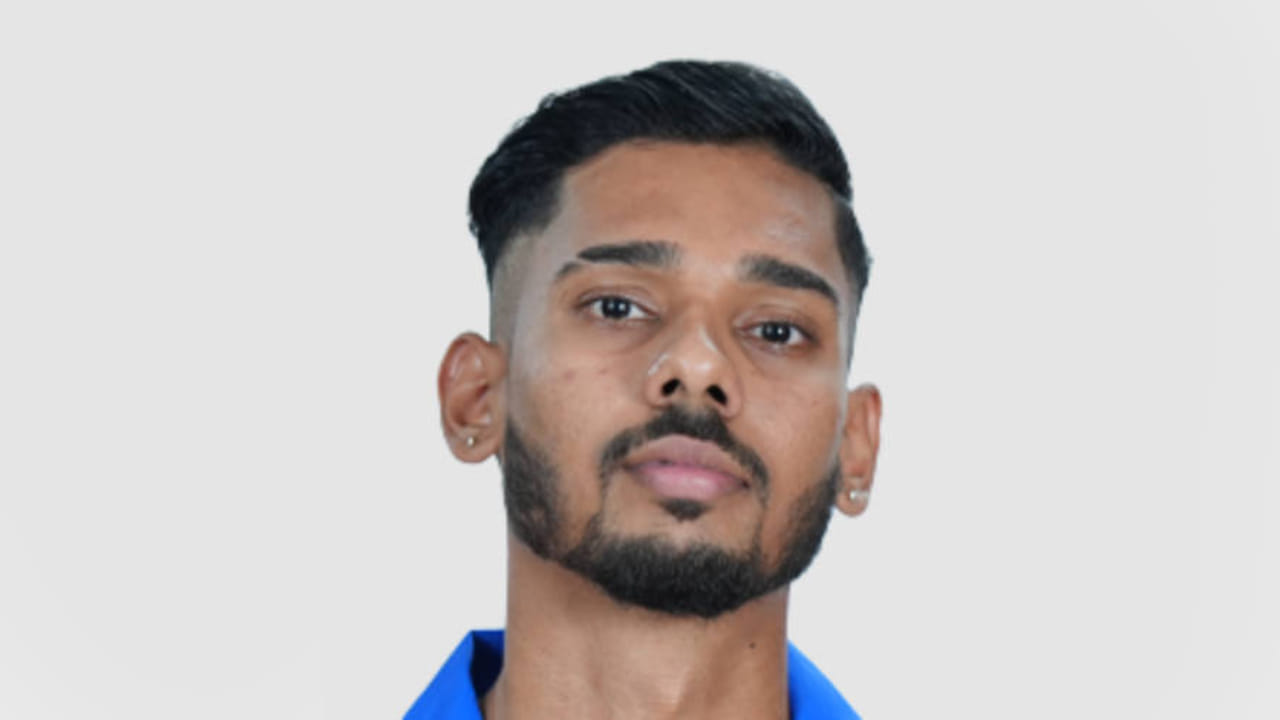 ಶ್ರೀವತ್ಸ ಆಚಾರ್ಯ: ಕರ್ನಾಟಕದ ಯುವ ಆಲ್​ರೌಂಡರ್ ಶ್ರೀವತ್ಸ ಆಚಾರ್ಯ ಕೂಡ ಈ ಬಾರಿಯ ಹರಾಜು ಪಟ್ಟಿಯಲ್ಲಿ ಕಾಣಿಸಿಕೊಂಡಿದ್ದರು. 30 ಲಕ್ಷ ರೂ. ಮೂಲ ಬೆಲೆಯೊಂದಿಗೆ ಅದೃಷ್ಟ ಪರೀಕ್ಷೆಗೆ ಇಳಿದಿದ್ದ ಶ್ರೀವತ್ಸ ಅವರ ಖರೀದಿಗೆ ಯಾವುದೇ ಫ್ರಾಂಚೈಸಿ ಮುಂದಾಗಲಿಲ್ಲ.