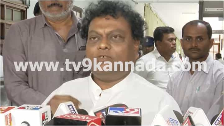 ಎಲ್ಲರೂ ನಂಗೆ ಅಭಿಮಾನಿಗಳು; ಫ್ಯಾನ್ ವಾರ್ ಬಗ್ಗೆ ಮಾತನಾಡಲ್ಲ ಎಂದ ಸಾಧು ಕೋಕಿಲ ಎಲ್ಲರೂ ನಂಗೆ ಅಭಿಮಾನಿಗಳು; ಫ್ಯಾನ್ ವಾರ್ ಬಗ್ಗೆ ಮಾತನಾಡಲ್ಲ ಎಂದ ಸಾಧು ಕೋಕಿಲ