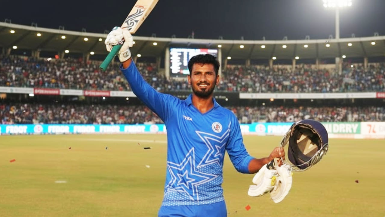 ಇದಕ್ಕೂ ಮುನ್ನ ಅರುಣಾಚಲ ಪ್ರದೇಶ್ ವಿರುದ್ಧದ ಪಂದ್ಯದಲ್ಲಿ ಬಿಹಾರ ತಂಡದ ನಾಯಕ ಸಕಿಬುಲ್ ಗನಿ 32 ಎಸೆತಗಳಲ್ಲಿ ಸೆಂಚುರಿ ಸಿಡಿಸಿದ್ದರು. ಇದೀಗ 32 ಎಸೆತಗಳ ಮೂಲಕ ಸೆಂಚುರಿ ಪೂರೈಸಿ ಇಶಾನ್ ಕಿಶನ್ ಲಿಸ್ಟ್​ ಎ ಕ್ರಿಕೆಟ್​ನಲ್ಲಿ ಅತೀ ವೇಗದ ಶತಕ ಬಾರಿಸಿದ 2ನೇ ಭಾರತೀಯ ಎನಿಸಿಕೊಂಡಿದ್ದಾರೆ.