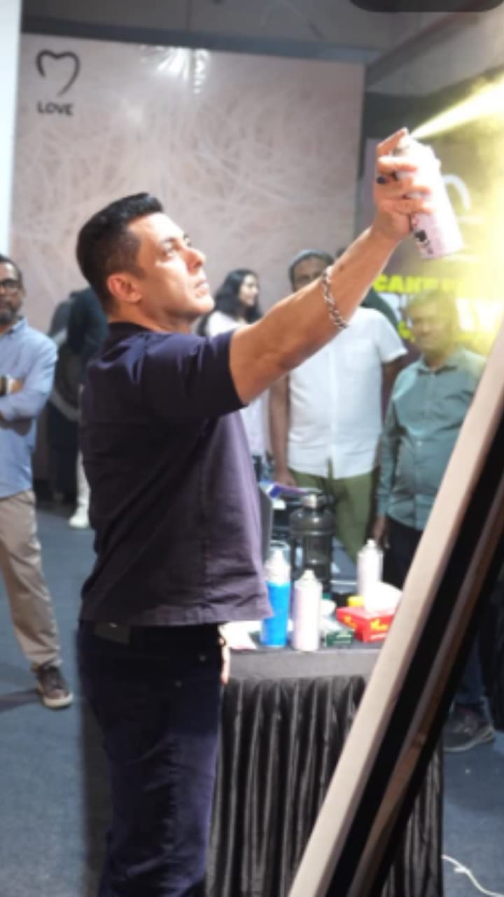 ನಟನಷ್ಟೆ ಅಲ್ಲ ಚಿತ್ರಕಲಾವಿದ ಸಹ, ಸಲ್ಲು ಬಿಡಿಸಿದ ಚಿತ್ರ ನೋಡಿ