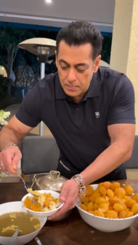 ಅತಿಥಿಗಳಿಗಾಗಿ ಭೇಲ್ ಪುರಿ ಮಾಡಿದ ಸಲ್ಮಾನ್ ಖಾನ್: ವಿಡಿಯೋ ನೋಡಿ