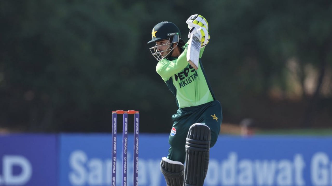 ಇದರೊಂದಿಗೆ ಸಮೀರ್ ಮಿನ್ಹಾಸ್ ಅಂಡರ್-19 ಏಷ್ಯಾ ಕಪ್‌ನ ಫೈನಲ್‌ನಲ್ಲಿ ಅತಿದೊಡ್ಡ ಇನ್ನಿಂಗ್ಸ್ ಆಡಿದ ದಾಖಲೆಯನ್ನು ನಿರ್ಮಿಸಿದರು. ಇದಕ್ಕೂ ಮೊದಲು, ಅಂಡರ್-19 ಏಷ್ಯಾಕಪ್‌ನ ಫೈನಲ್‌ನಲ್ಲಿ ಯಾವುದೇ ಬ್ಯಾಟ್ಸ್‌ಮನ್ 150 ರನ್‌ಗಳ ಗಡಿಯನ್ನು ಮುಟ್ಟಲು ಸಾಧ್ಯವಾಗಿರಲಿಲ್ಲ. ಆದರೆ ಸಮೀರ್ ಅವರ ಈ ಬಿರುಗಾಳಿಯ ಬ್ಯಾಟಿಂಗ್ ಪಾಕಿಸ್ತಾನವನ್ನು ಬಲವಾದ ಸ್ಥಾನಕ್ಕೆ ಕೊಂಡೊಯ್ದಿತು.