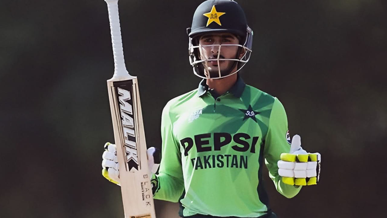 2025 ರ ಅಂಡರ್-19 ಏಷ್ಯಾಕಪ್ ಸಮೀರ್ ಮಿನ್ಹಾಸ್ ಅವರಿಗೆ ಸ್ಮರಣೀಯವಾಗಿತ್ತು. ಈ ಪಂದ್ಯಾವಳಿಯಲ್ಲಿ ಆಡಿದ ಐದು ಪಂದ್ಯಗಳಲ್ಲಿ 157.೦೦ ಸರಾಸರಿಯಲ್ಲಿ 471 ರನ್ ಗಳಿಸಿದರು, ಇದರಲ್ಲಿ ಎರಡು ಶತಕಗಳು ಮತ್ತು ಒಂದು ಅರ್ಧಶತಕವೂ ಸೇರಿತ್ತು. 117.45 ರ ಸ್ಟ್ರೈಕ್ ರೇಟ್​ನಲ್ಲಿ 41 ಬೌಂಡರಿಗಳು ಮತ್ತು 19 ಸಿಕ್ಸರ್​ಗಳನ್ನು ಬಾರಿಸಿದರು. 