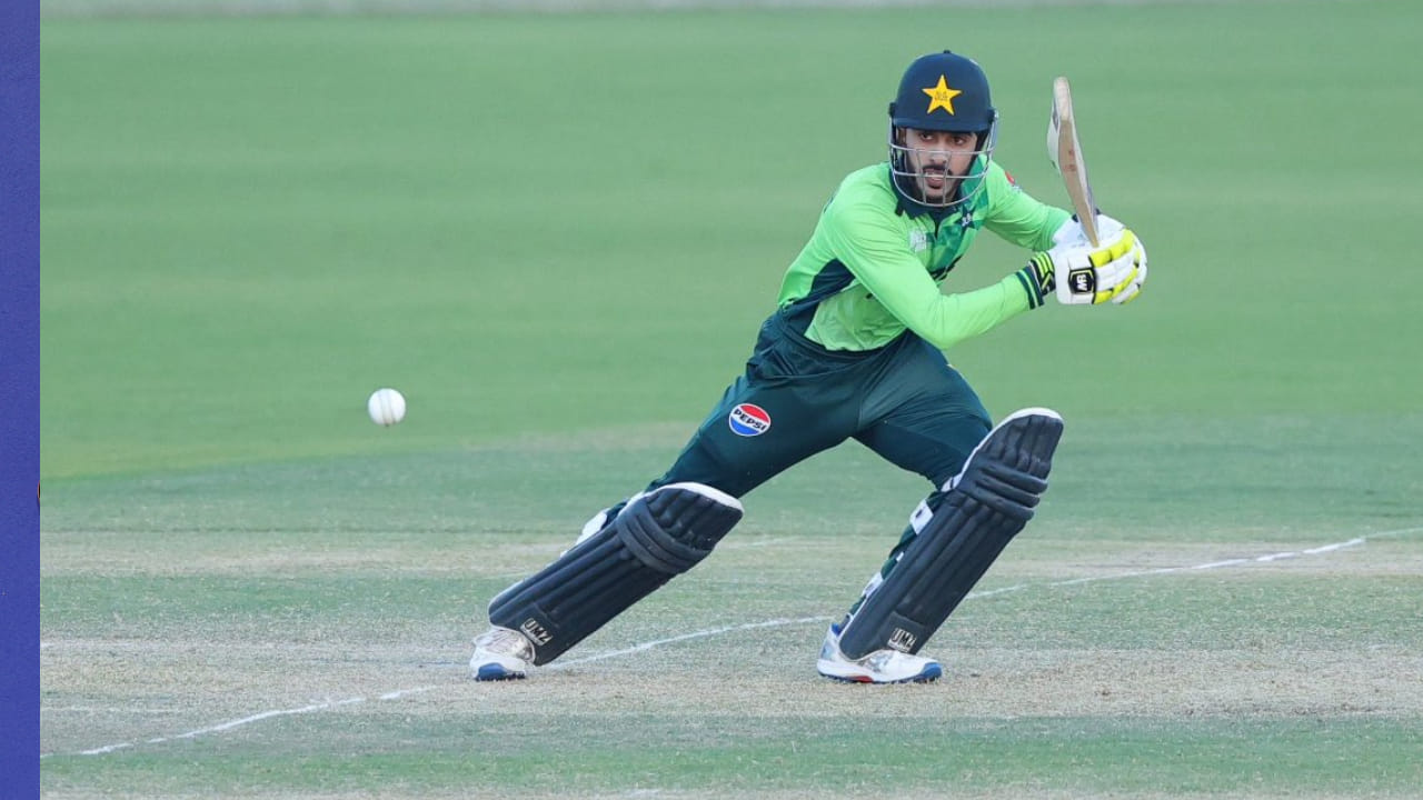 2025 ರ ಅಂಡರ್-19 ಏಷ್ಯಾಕಪ್‌ನ ಫೈನಲ್‌ ಪಂದ್ಯದಲ್ಲಿ ಪಾಕಿಸ್ತಾನದ ಯುವ ಆರಂಭಿಕ ಬ್ಯಾಟ್ಸ್‌ಮನ್ ಸಮೀರ್ ಮಿನ್ಹಾಸ್ ಭಾರತದ ವಿರುದ್ಧ ಸ್ಫೋಟಕ ಬ್ಯಾಟಿಂಗ್ ಪ್ರದರ್ಶಿಸಿದರು. ತಮ್ಮ ಇನ್ನಿಂಗ್ಸ್​ನಲ್ಲಿ 113 ಎಸೆತಗಳನ್ನು ಎದುರಿಸಿದ ಮಿನ್ಹಾಸ್, 152.21 ರ ಅತ್ಯುತ್ತಮ ಸ್ಟ್ರೈಕ್ ರೇಟ್‌ನಲ್ಲಿ 172 ರನ್​ಗಳ ಇನ್ನಿಂಗ್ಸ್ ಆಡಿದರು, ಇದರಲ್ಲಿ 17 ಬೌಂಡರಿಗಳು ಮತ್ತು 9 ಸಿಕ್ಸರ್‌ಗಳು ಸೇರಿದ್ದವು.
