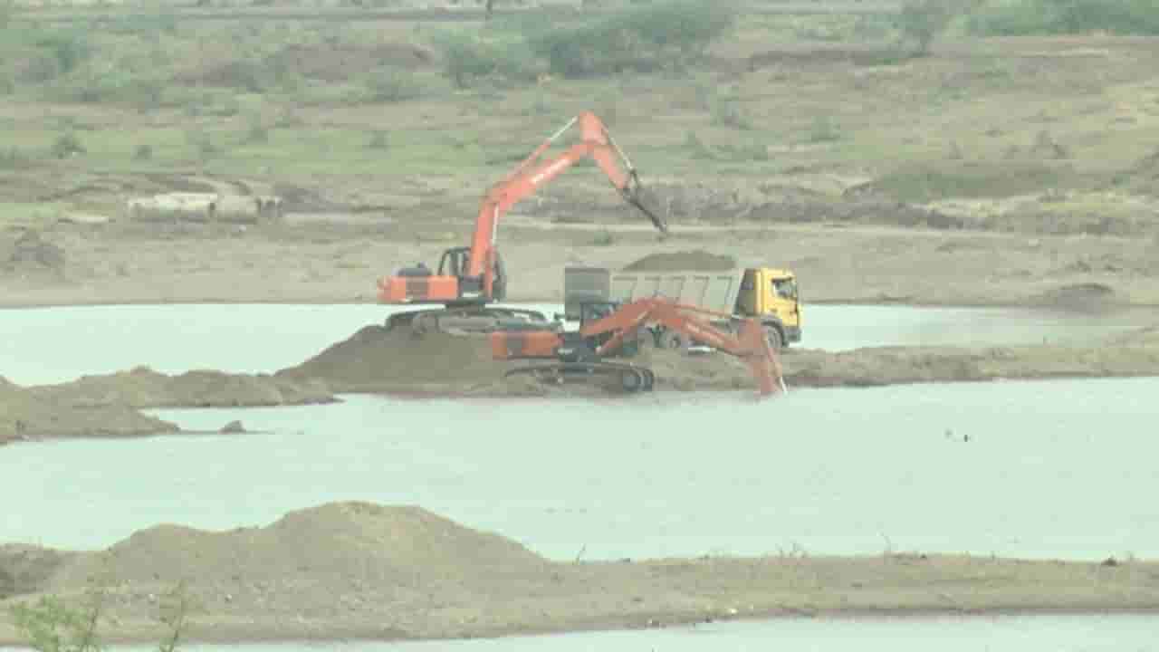 ಯಾದಗಿರಿ: ಕೃಷ್ಣಾ ನದಿಯಲ್ಲಿ ಅಕ್ರಮ ಮರಳು ದಂಧೆ; ಅಧಿಕಾರಿಗಳು ದಾಳಿ, ಕೋಟ್ಯಂತರ ರೂ ಮೌಲ್ಯದ ಮರಳು ಜಪ್ತಿ