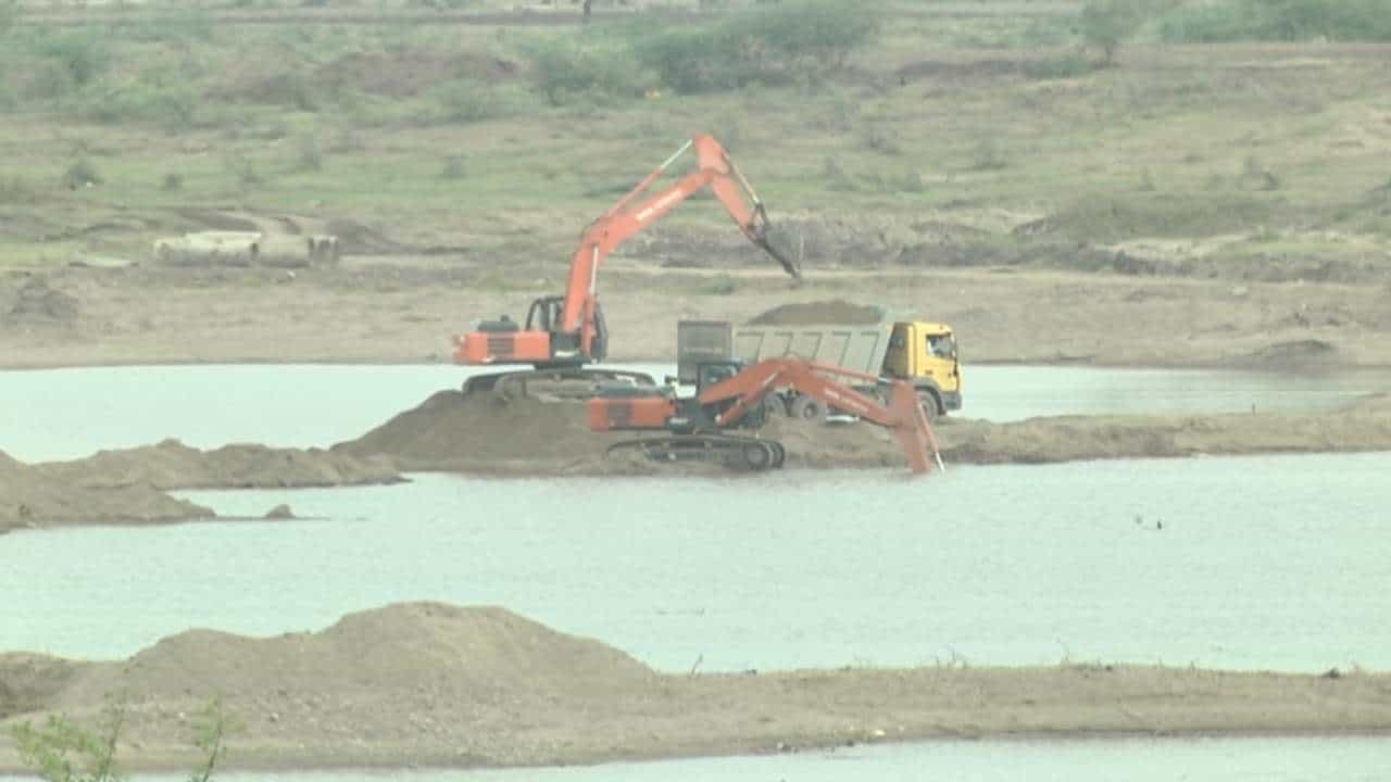 ಯಾದಗಿರಿ: ಕೃಷ್ಣಾ ನದಿಯಲ್ಲಿ ಅಕ್ರಮ ಮರಳು ದಂಧೆ; ಅಧಿಕಾರಿಗಳು ದಾಳಿ, ಕೋಟ್ಯಂತರ ರೂ ಮೌಲ್ಯದ ಮರಳು ಜಪ್ತಿ