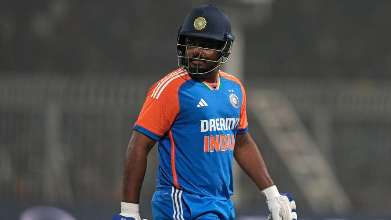 ವಾಸ್ತವವಾಗಿ ಆಸ್ಟ್ರೇಲಿಯಾ ಪ್ರವಾಸದಲ್ಲಿ ಸಂಜು ಸ್ಯಾಮ್ಸನ್ ಮೊದಲ ಎರಡು ಟಿ20 ಪಂದ್ಯಗಳನ್ನು ಆಡಿದ್ದರು. ಾ ನಂತರ ಮುಂದಿನ ಮೂರು ಪಂದ್ಯಗಳಿಂದ ಅವರನ್ನು ತಂಡದಿಂದ ಹೊರಗಿಡಲಾಗಿತ್ತು. ಅವರ ಸ್ಥಾನದಲ್ಲಿ ಜಿತೇಶ್ ಶರ್ಮಾ ಅವರಿಗೆ ಆಡುವ ಅವಕಾಶ ನೀಡಲಾಯಿತು. ಹೀಗಾಗಿ ಸೂರ್ಯ ಹೇಳಿರುವ ಪ್ರಕಾರ ಸಂಜು ಸ್ಯಾಮ್ಸನ್‌ಗೆ ಮೊದಲ ಟಿ20 ಪಂದ್ಯದಲ್ಲಿ ಅವಕಾಶ ಸಿಗುವುದು ಅನುಮಾನ.