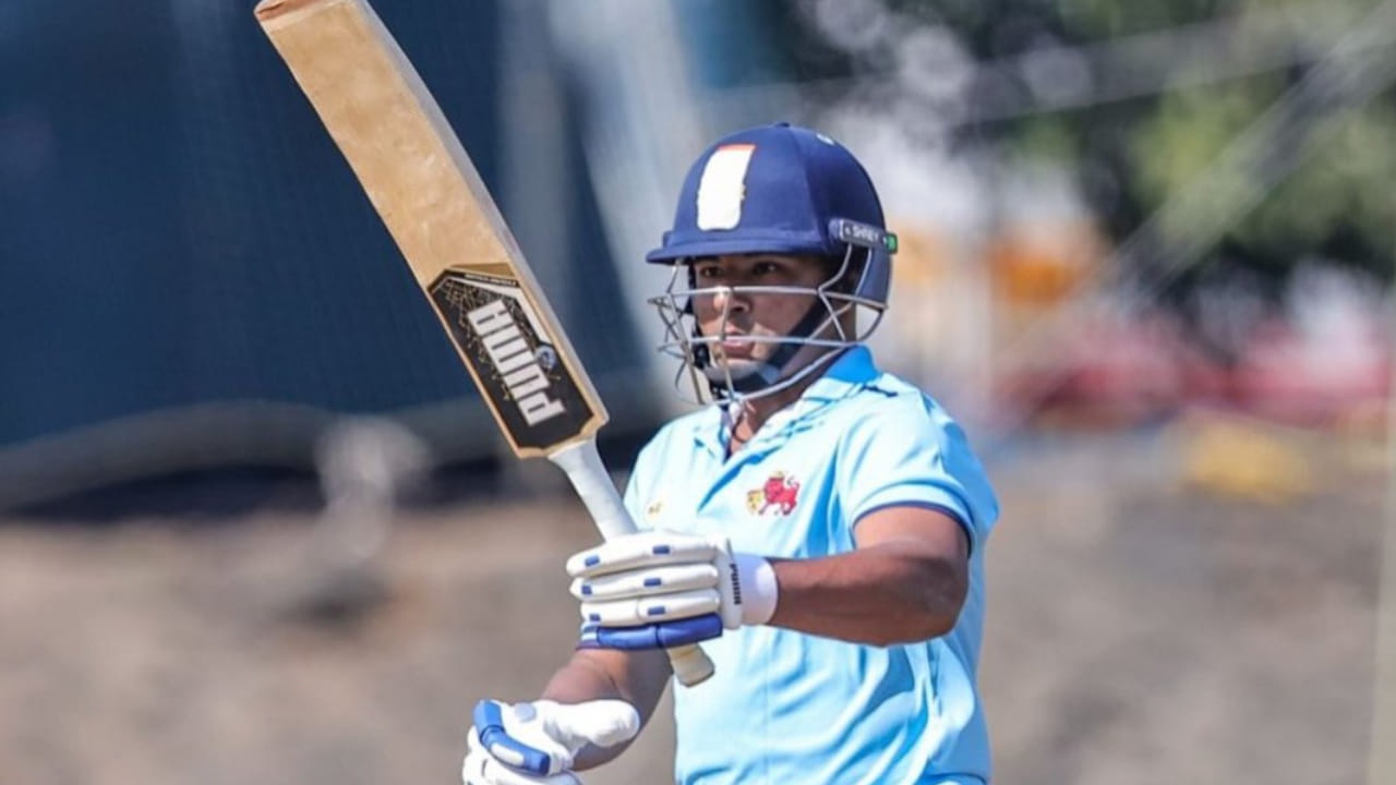 ಐಪಿಎಲ್ 2026 ರ ಹರಾಜಿಗೂ ಮೊದಲು ಸರ್ಫರಾಜ್ ಖಾನ್ ಈ ಇನ್ನಿಂಗ್ಸ್ ಆಡಿರುವ ಕಾರಣ ಐಪಿಎಲ್ ತಂಡಗಳು ಸಹ ಸರ್ಫರಾಜ್ ಖರೀದಿಗೆ ಮನಸ್ಸು ಮಾಡುವ ಸಾಧ್ಯತೆಯಿದೆ. 75 ಲಕ್ಷ ರೂ. ಮೂಲ ಬೆಲೆಯೊಂದಿಗೆ ಹರಾಜಿಗೆ ಪ್ರವೇಶಿಸಿರುವ ಸರ್ಫರಾಜ್ ಖಾನ್ರನ್ನು ಯಾವುದಾದರೊಂದು ಫ್ರಾಂಚೈಸಿ ಖರೀದಿಸಬಹುದು ಎಂಬ ಭರವಸೆ ಅಭಿಮಾನಿಗಳಿಗಿದೆ.