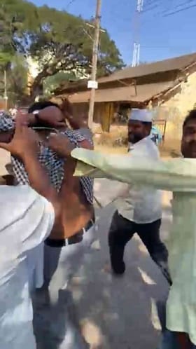 ಶಿಕ್ಷಕನಿಗೆ ಚಪ್ಪಲಿ ಹಾರಹಾಕಿ ಮೆರವಣಿಗೆ