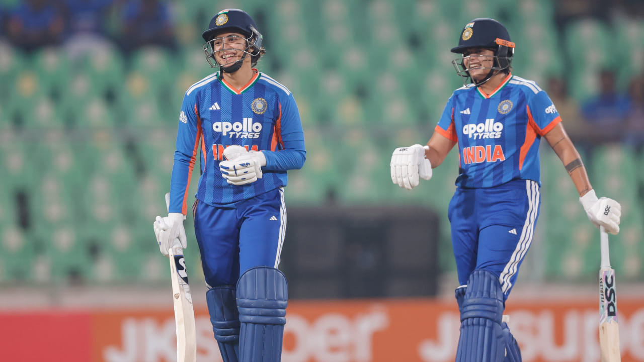 ಇದು ಮಾತ್ರವಲ್ಲದೆ ಸ್ಮೃತಿ ಮಂಧಾನ ಹಾಗೂ ಶಫಾಲಿ ವರ್ಮಾಗೆ ಶತಕ ಬಾರಿಸುವ ಅವಕಾಶವಿತ್ತು ಆದರೆ ಅದು ಸಾಧ್ಯವಾಗಲಿಲ್ಲ. ಆದಾಗ್ಯೂ, ಸ್ಮೃತಿ ಮತ್ತು ಶಫಾಲಿ ವರ್ಮಾ ಅಮೋಘ ಜೊತೆಯಾಟದ ಮೂಲಕ ತಮ್ಮದೇ ಆದ ದಾಖಲೆಯನ್ನು ಮುರಿದು ಹೊಸ ದಾಖಲೆ ಸೃಷ್ಟಿಸಿದರು.