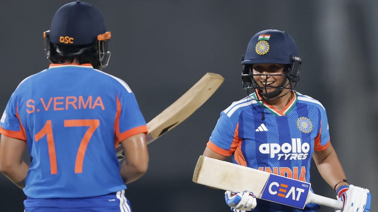 ಈ ಐರಿಶ್ ಮಹಿಳಾ ಬ್ಯಾಟರ್​ನ ದಾಖಲೆಯನ್ನು ಮುರಿಯಲು ಶಫಾಲಿಗೆ ಈಗ 43 ರನ್‌ಗಳ ಅವಶ್ಯಕತೆಯಿದೆ. ಆದ್ದರಿಂದ, ಐದನೇ ಪಂದ್ಯದಲ್ಲಿ ಶಫಾಲಿ ಸತತ ನಾಲ್ಕನೇ ಅರ್ಧಶತಕ ಗಳಿಸುವ ಮೂಲಕ ಈ ದಾಖಲೆಯನ್ನು ಮುರಿಯುತ್ತಾರೆ ಎಂದು ಅಭಿಮಾನಿಗಳು ಆಶಿಸುತ್ತಿದ್ದಾರೆ. ಆದ್ದರಿಂದ, ಐದನೇ ಟಿ20 ಪಂದ್ಯದಲ್ಲಿ ಶಫಾಲಿ ಹೇಗೆ ಪ್ರದರ್ಶನ ನೀಡುತ್ತಾರೆ ಎಂಬುದನ್ನು ಕಾದು ನೋಡಬೇಕಾಗಿದೆ.