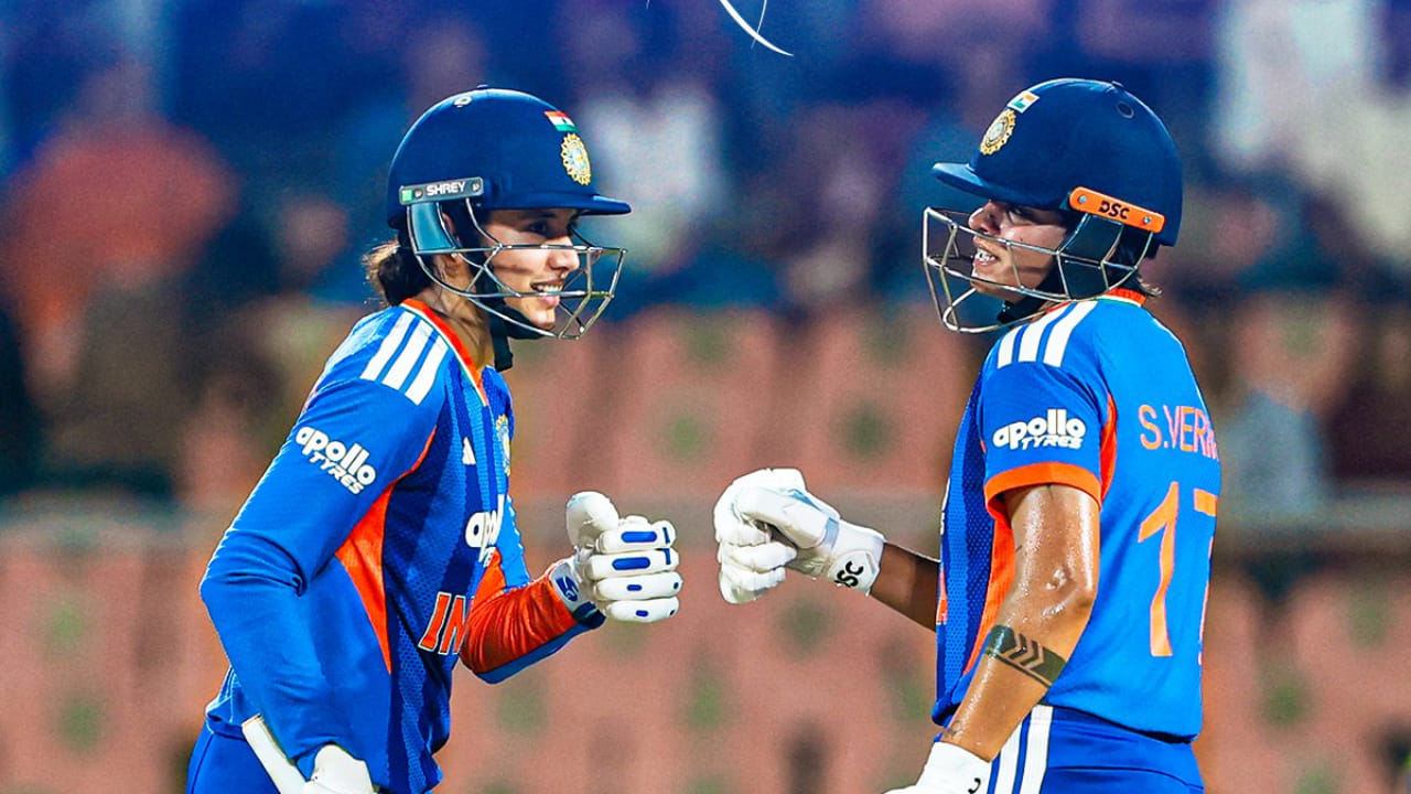 ತಿರುವನಂತಪುರಂನಲ್ಲಿ ಶ್ರೀಲಂಕಾ ವಿರುದ್ಧ ನಡೆದ ನಾಲ್ಕನೇ ಟಿ20 ಪಂದ್ಯದಲ್ಲಿ ಟಾಸ್ ಸೋತು ಮೊದಲು ಬ್ಯಾಟಿಂಗ್ ಮಾಡಿದ ಭಾರತ ತಂಡ ನಿಗದಿತ 20 ಓವರ್ಗಳಲ್ಲಿ ದಾಖಲೆಯ 221 ರನ್ ಕಲೆಹಾಕಿತು. ಇದು ಅಂತರರಾಷ್ಟ್ರೀಯ ಟಿ20 ಕ್ರಿಕೆಟ್ನಲ್ಲಿ ಟೀಂ ಇಂಡಿಯಾ ಕಲೆಹಾಕಿದ ಅತ್ಯಧಿಕ ಮೊತ್ತ ಎಂಬ ದಾಖಲೆಯನ್ನು ಬರೆಯಿತು. ಟೀಂ ಇಂಡಿಯಾದ ಈ ಸಾಧನೆಗೆ ಕಾರಣವಾಗಿದ್ದು, ತಂಡದ ಆರಂಭಿಕ ಜೋಡಿ.