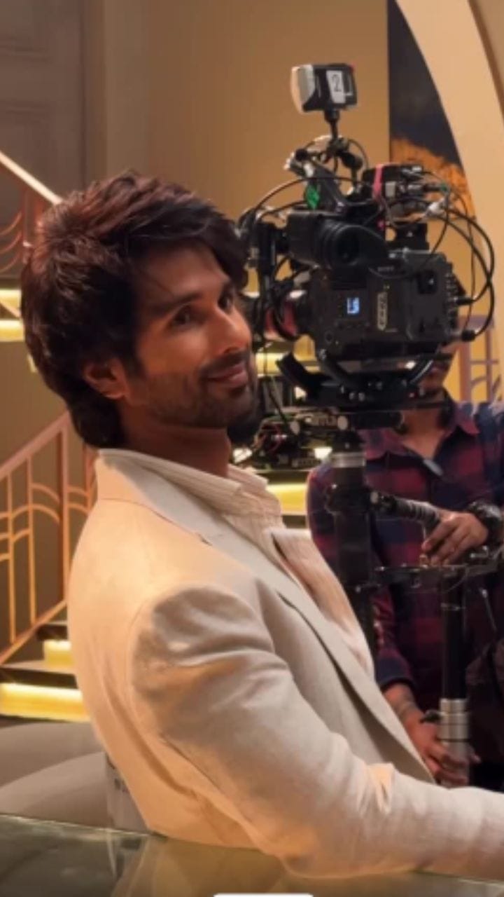 ಸಹ ನಟಿಯ ಮೇಲೆ ಪ್ರ್ಯಾಂಕ್ ಮಾಡಿದ ಶಾಹಿದ್ ಕಪೂರ್: ವಿಡಿಯೋ