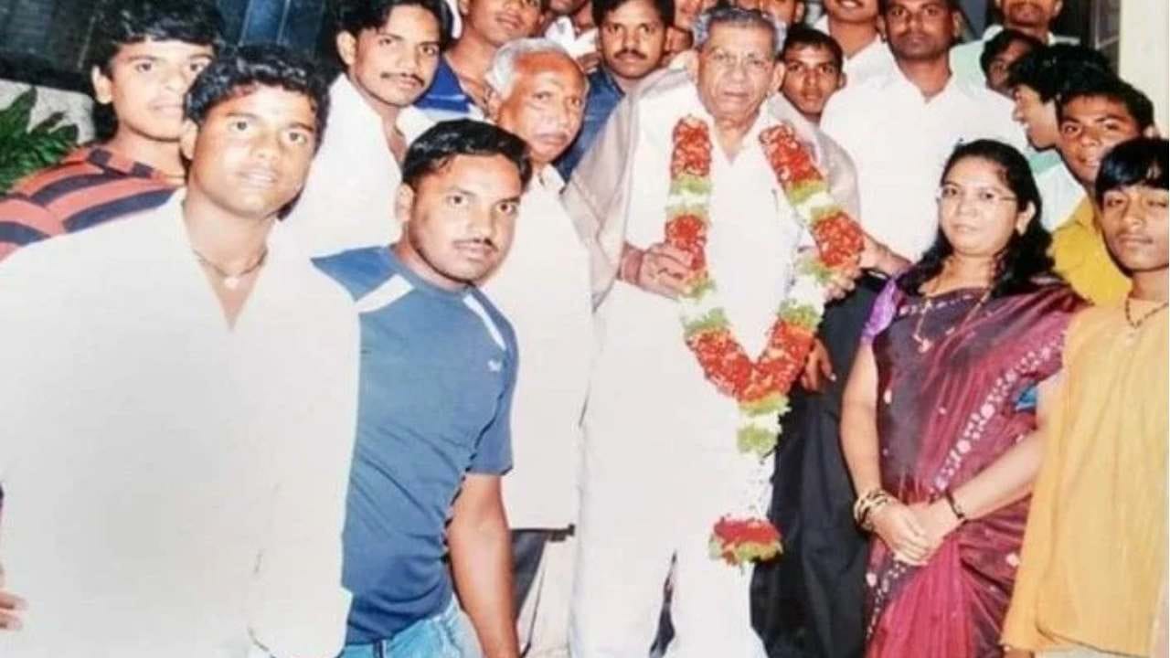 ಶಾಮನೂರು ಶಿವಶಂಕರಪ್ಪ 1971ರಲ್ಲಿ ಪ್ರಪ್ರಥಮ ಬಾರಿಗೆ ಚುನಾವಣಾ ರಾಜಕೀಯಕ್ಕೆ ಪ್ರವೇಶಿಸಿದ್ದರು. ದಾವಣಗೆರೆ ನಗರ ಸಭೆ ಸದಸ್ಯರಾಗಿ, ನಂತರ ನಗರಸಭೆ ಅಧ್ಯಕ್ಷರಾಗಿ ಸುದೀರ್ಘ ಸೇವೆ ಸಲ್ಲಿಸಿದ್ದರು.