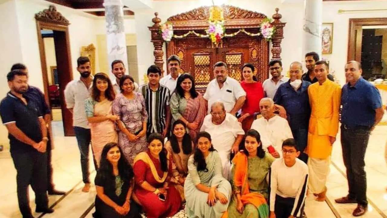 ಸಚಿವ ಎಸ್ಎಸ್ ಮಲ್ಲಿಕಾರ್ಜುನ ಸೇರಿ ಮೂರು ಜನ ಪುತ್ರರು ಹಾಗೂ ನಾಲ್ಕು ಜನ ಪುತ್ರಿಯರನ್ನು ಶಾಮನೂರ ಶಿವಶಂಕರಪ್ಪ ಅವರು ಅಗಲಿದ್ದಾರೆ.