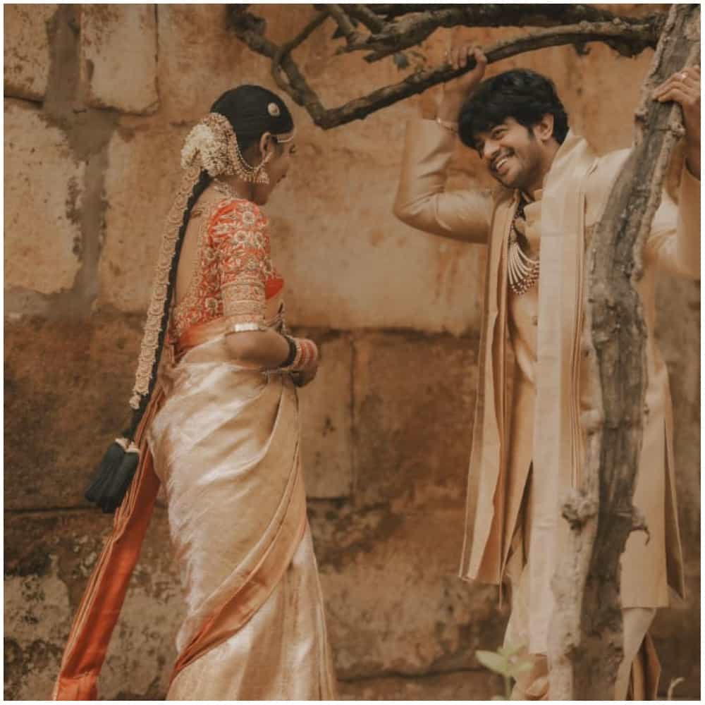 ಕನ್ನಡ ಕಿರುತೆರೆ ಹಾಗೂ ಹಿರಿತೆರೆ ನಟ ಶ್ರಿರಾಮ್ ಅವರ ವಿವಾಹ ನೆರವೇರಿದೆ. ಸ್ಫೂರ್ತಿ ಎಂಬುವವರ ಜೊತೆ ಶ್ರೀರಾಮ್ ವಿವಾಹ ಆಗಿದ್ದಾರೆ. ಭಾನುವಾರ (ನವೆಂಬರ್ 30) ಅವರು ಸಪ್ತಪದಿ ತುಳಿದಿದ್ದಾರೆ. ಈ ಸಂದರ್ಭದ ಫೋಟೋಗಳು ವೈರಲ್ ಆಗಿವೆ.