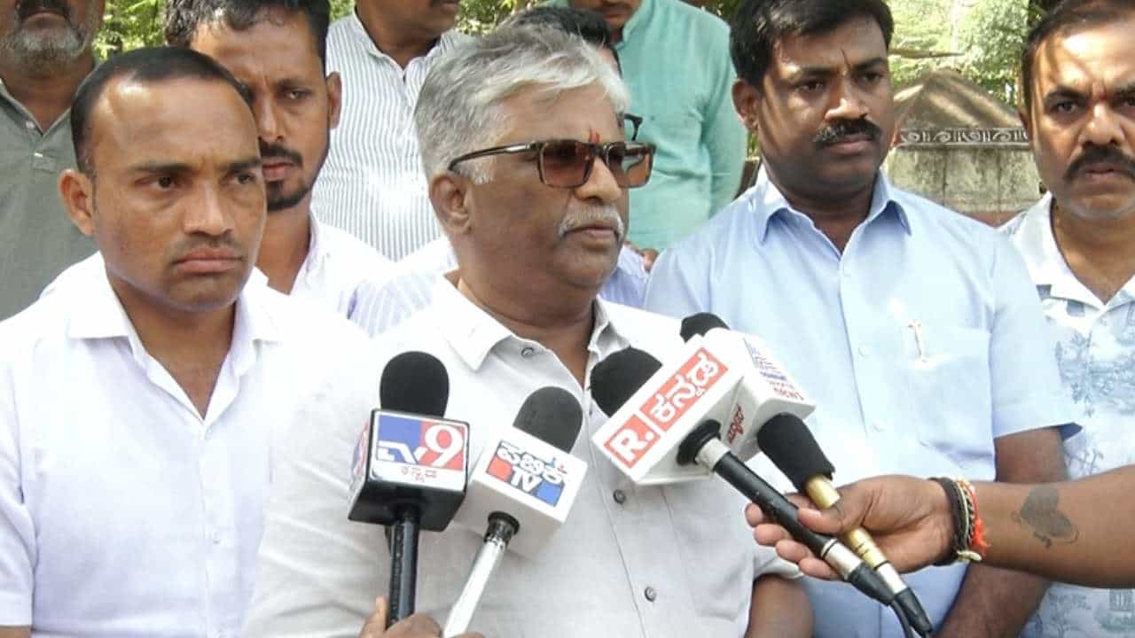 ಕೇವಲ 2 ಸಾವಿರದಲ್ಲಿ BJP ಮಾಜಿ ಎಂಎಲ್​​ಸಿಯ 30 ಕೋಟಿ ರೂ ಆಸ್ತಿ ಲಪಟಾಯಿಸಲು ಯತ್ನ