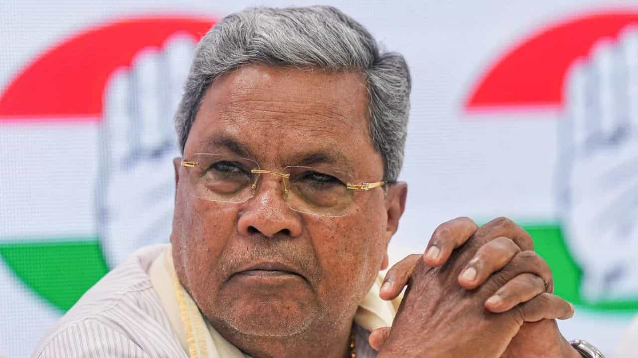 ಸಿದ್ದರಾಮಯ್ಯ ಆರೋಗ್ಯದಲ್ಲಿ ಏರುಪೇರು, ಬೆಳಗಾವಿ ಸರ್ಕ್ಯೂಟ್ ಹೌಸ್​​ಗೆ ದೌಡಾಯಿಸಿದ ನಾಯಕರು