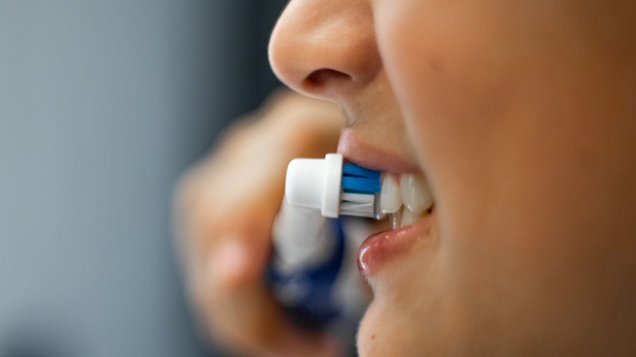 ಒಂದು ದಿನ ಹಲ್ಲುಜ್ಜದಿದ್ದರೆ ಏನಾಗುತ್ತೆ ಎಂದು ಅಸಡ್ಡೆ ಮಾಡಿದ್ರೆ ಬರುತ್ತೆ ಅಪಾಯಕಾರಿ ಕಾಯಿಲೆ!