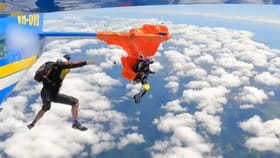 ಸ್ಕೈಡೈವ್ ಮಾಡುವಾಗ ವಿಮಾನದ ರೆಕ್ಕೆಗೆ ಸಿಲುಕಿದ ಪ್ಯಾರಾಚೂಟ್