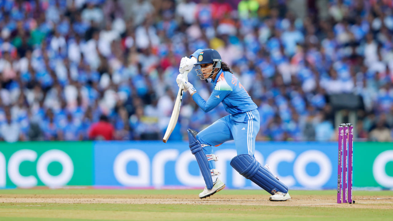 ಮಹಿಳಾ ಕ್ರಿಕೆಟ್‌ನಲ್ಲಿ ಅತಿ ಹೆಚ್ಚು ರನ್ ಗಳಿಸಿರುವ ಮಿಥಾಲಿ ರಾಜ್ ತಮ್ಮ ವೃತ್ತಿಜೀವನದಲ್ಲಿ ಮೂರು ಸ್ವರೂಪಗಳಲ್ಲಿ 10,868 ರನ್‌ ಕಲೆಹಾಕಿದ್ದರೆ, ಇದೀಗ 10000 ರನ್​ಗಳ ಗಡಿ ದಾಟಿರುವ ಸ್ಮೃತಿ, ಮಿಥಾಲಿ ಅವರ ದಾಖಲೆಯನ್ನು ಇನ್ನು ಕೆಲವೇ ಪಂದ್ಯಗಳಲ್ಲಿ ಮುರಿಯಲಿದ್ದಾರೆ.
