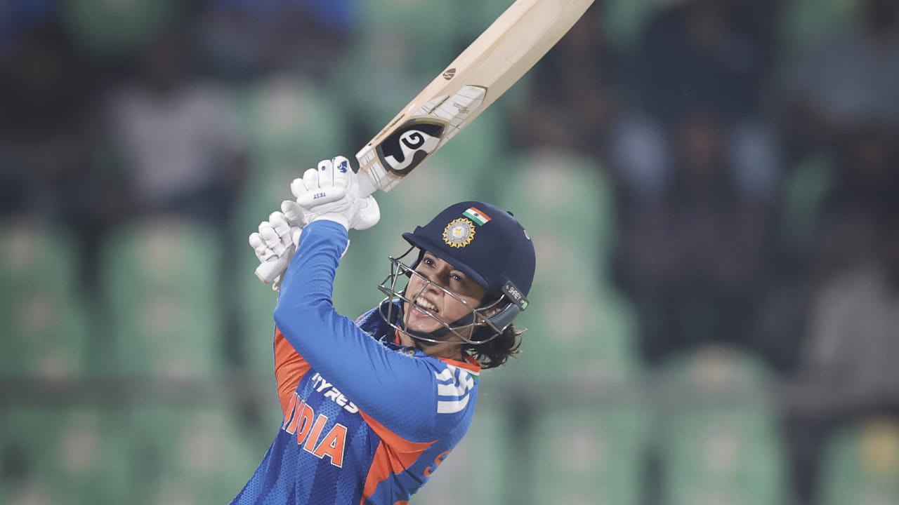 ಈ ಮೂಲಕ ಇವರಿಬ್ಬರು ಮೊದಲ ವಿಕೆಟ್ಗೆ 162 ರನ್ಗಳನ್ನು ಸೇರಿಸುವ ಮೂಲಕ ತಮ್ಮ ಹಿಂದಿನ ದಾಖಲೆಯನ್ನು ಮುರಿದರು. ಈ ಪಾಲುದಾರಿಕೆಯು ಮಹಿಳಾ ಟಿ20 ಅಂತರರಾಷ್ಟ್ರೀಯ ಪಂದ್ಯಗಳಲ್ಲಿ ಯಾವುದೇ ವಿಕೆಟ್ಗೆ ಭಾರತದ ಅತ್ಯಧಿಕ ಪಾಲುದಾರಿಕೆಯಾಗಿದೆ. ಇದಕ್ಕೂ ಮೊದಲು, ಇಬ್ಬರಿಬ್ಬರು 2019 ರಲ್ಲಿ ವೆಸ್ಟ್ ಇಂಡೀಸ್ ವಿರುದ್ಧ 142 ರನ್ಗಳ ಜೊತೆಯಾಟ ಕಟ್ಟಿದ್ದರು.