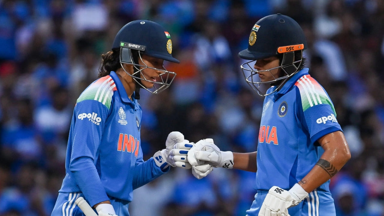 ಈ ಪಂದ್ಯದಲ್ಲಿ ಶಫಾಲಿ 46 ಎಸೆತಗಳಲ್ಲಿ 12 ಬೌಂಡರಿ ಮತ್ತು ಒಂದು ಸಿಕ್ಸರ್ ಸಹಿತ 79 ರನ್ ಬಾರಿಸಿದರೆ, ಏತನ್ಮಧ್ಯೆ, ಸ್ಮೃತಿ ಮಂಧಾನ 48 ಎಸೆತಗಳಲ್ಲಿ 11 ಬೌಂಡರಿ ಮತ್ತು ಮೂರು ಸಿಕ್ಸರ್ಗಳೊಂದಿಗೆ 80 ರನ್ಗಳ ಇನ್ನಿಂಗ್ಸ್ ಆಡಿದರು.