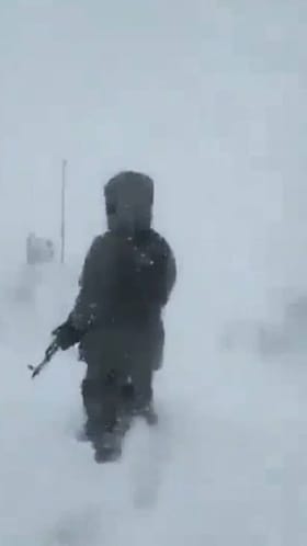 ಚಳಿ ಇರಲಿ, ಬಿಸಿಲಿರಲಿ, ಮಳೆ ಇರಲಿ ಸದಾ ನಮ್ಮನ್ನು ಕಾಯುವ ಸೈನಿಕರಿಗೆ ಸಲಾಂ