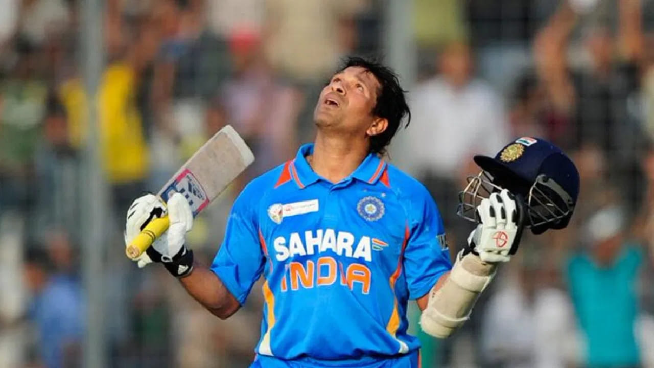 ಇದಕ್ಕೂ ಮುನ್ನ ಈ ದಾಖಲೆ ಮಾಸ್ಟರ್ ಬ್ಲಾಸ್ಟರ್ ಸಚಿನ್ ತೆಂಡೂಲ್ಕರ್ ಅವರ ಹೆಸರಿನಲ್ಲಿತ್ತು. ಸಚಿನ್ ತೆಂಡೂಲ್ಕರ್ ಲಿಸ್ಟ್ ಎ ಕ್ರಿಕೆಟ್​ನಲ್ಲಿ 391 ಇನಿಂಗ್ಸ್​ಗಳ ಮೂಲಕ 16000 ರನ್ ಪೂರೈಸಿದ್ದರು. ಈ ಮೂಲಕ ವಿಶ್ವ ದಾಖಲೆಯನ್ನು ನಿರ್ಮಿಸಿದ್ದರು.