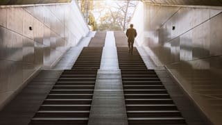 ಮೆಟ್ಟಿಲು ಹತ್ತಿ ಇಳಿಯುವುದರಿಂದ ಎಷ್ಟು ಉಪಯೋಗ ಇದೆ ಅಂತ ತಿಳಿದ್ರೆ ನೀವು ಲಿಫ್ಟ್ ಬಳಸುವುದೇ ಇಲ್ಲ…