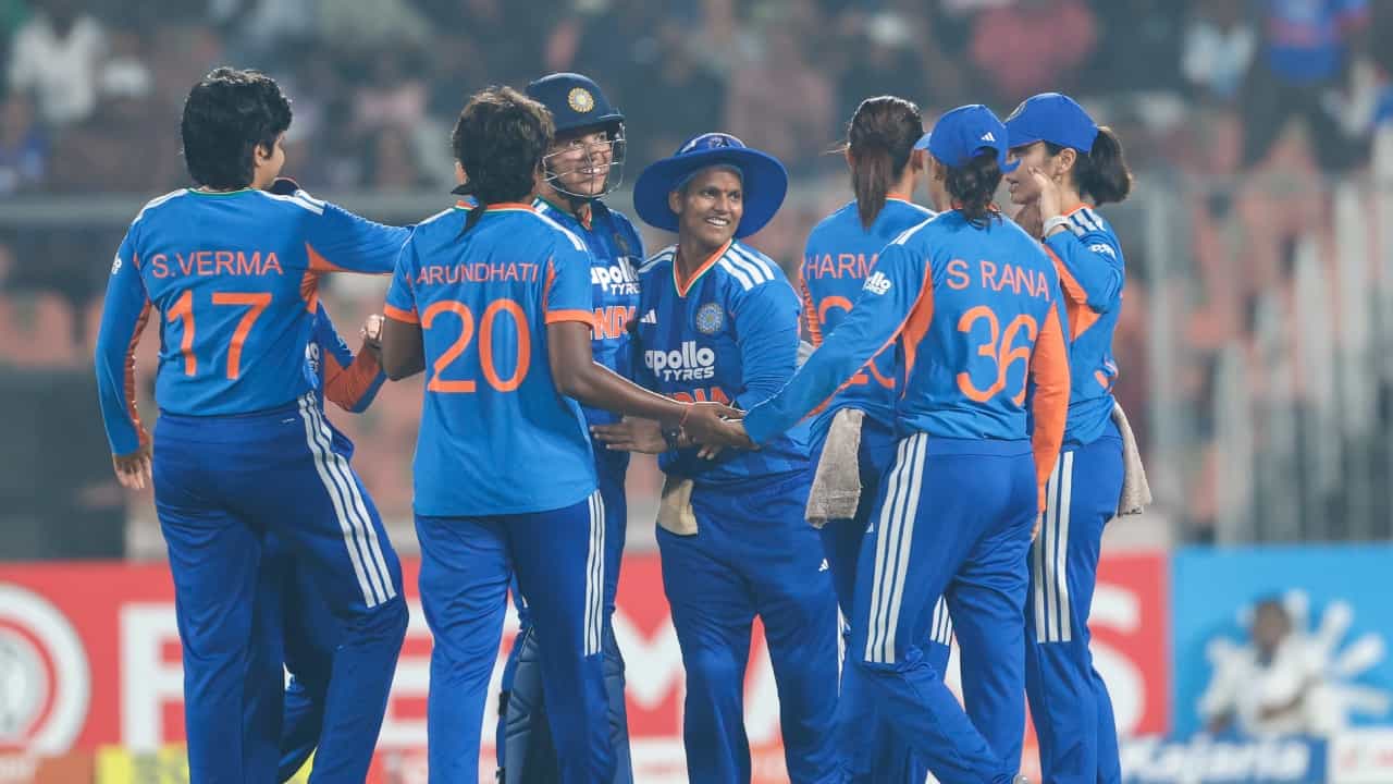 IND-W vs SL-W: 5-0 ಅಂತರದಿಂದ ಟಿ20 ಸರಣಿ ಗೆದ್ದು 2025 ಕ್ಕೆ ವಿದಾಯ ಹೇಳಿದ ಟೀಂ ಇಂಡಿಯಾ